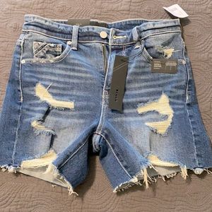 Buckle 5” distressed denim shorts, size 26